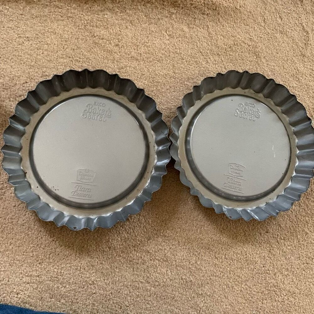 2 Ekco Baker’s Secret Duncan Hines Tiara Desserts Pans